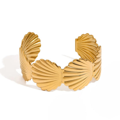 Shell Cuff ( Adjustable )